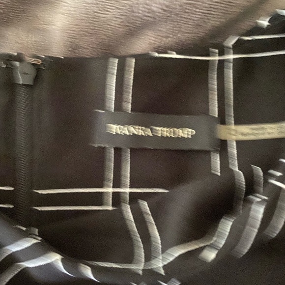 Ivanka Trump EUC women’s bodycon dress black and white geometric stretch size 12 - Picture 3 of 4